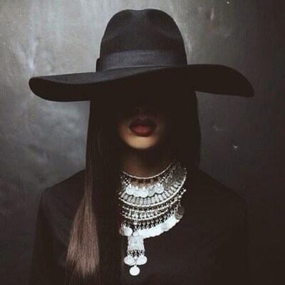 +مٌؤمنه بالعوض الجميل من ربّ العالمين .
