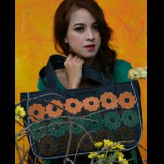 Tas dan Dompet Etnik dengan desain unik, menarik cocok untuk penampilan Anda #WanitaCantik | Reseller Welcome 082217131166 | BB 22DF0A10 | IG: Lahla_BelJicka