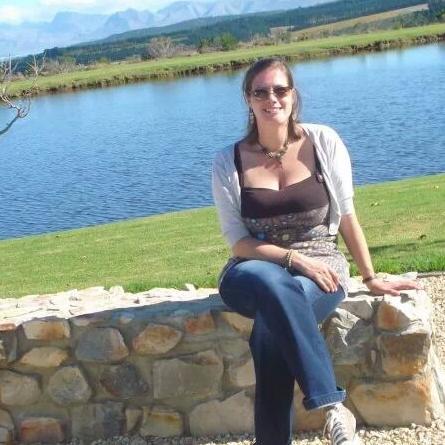 Loves different cultures, lived in Cape Town for 7 years, mom, enjoying life, love digital marketing