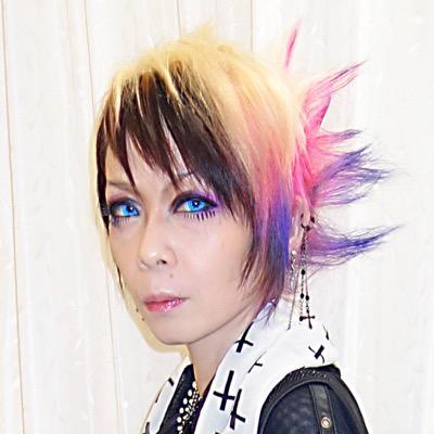 只今V系の新盤の準備中です。
服が大好きです！
フォローお願いします(o’∀’o)