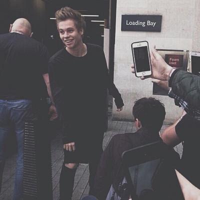 i fback whoever follows @PIZZAPARTYIRWIN here x