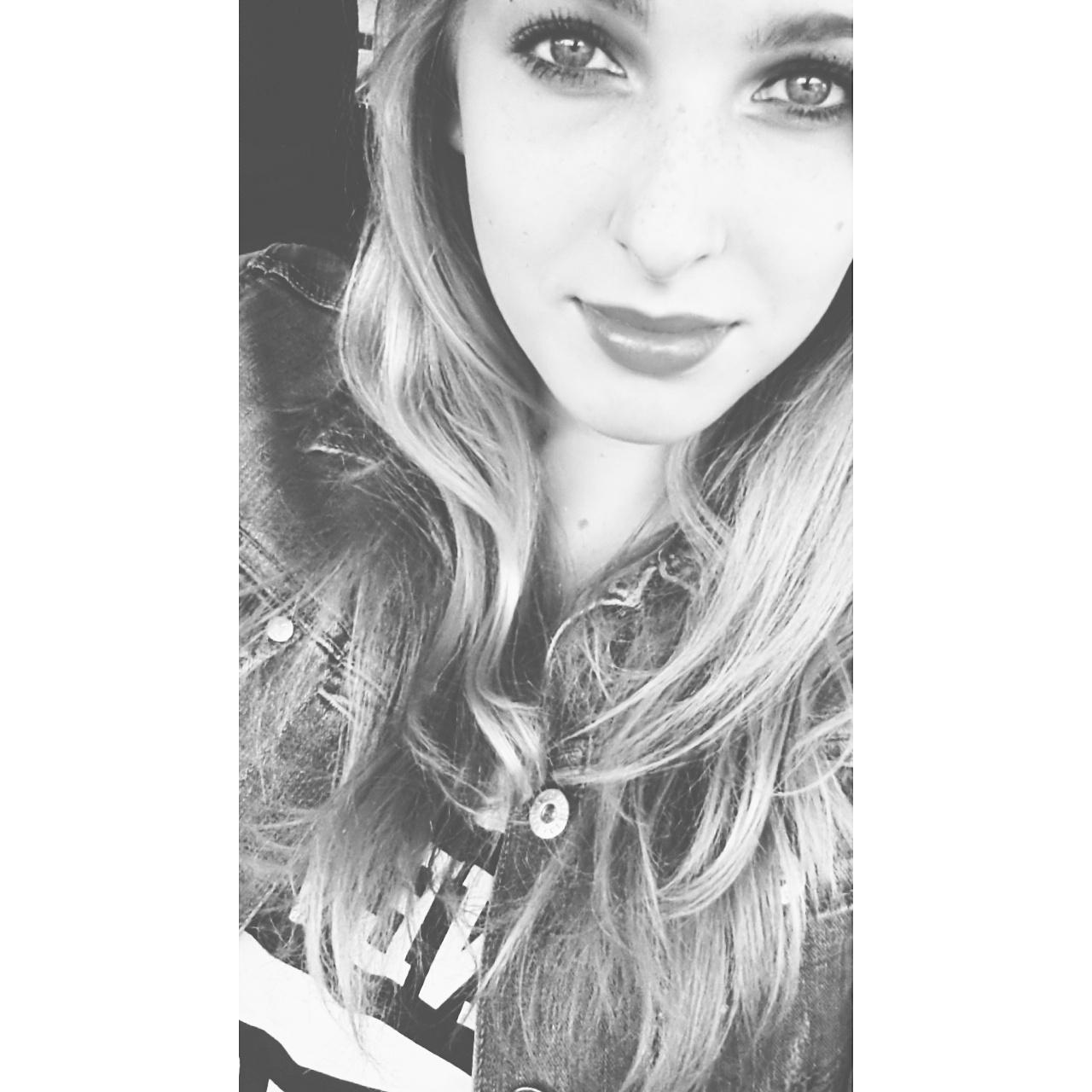 hildevlhond's profile picture. feestbeest & houdt van slapen