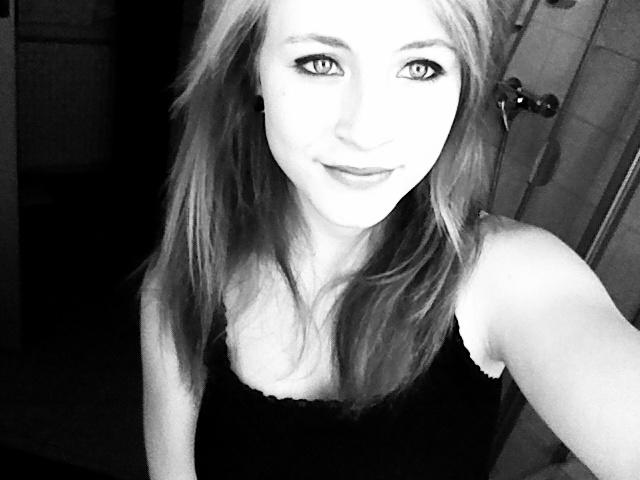 maria7633's profile picture. 