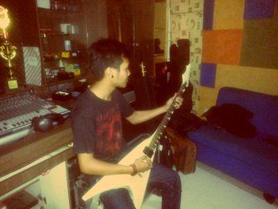 tonzlambes's profile picture. Simply to say,thank u god for all I have