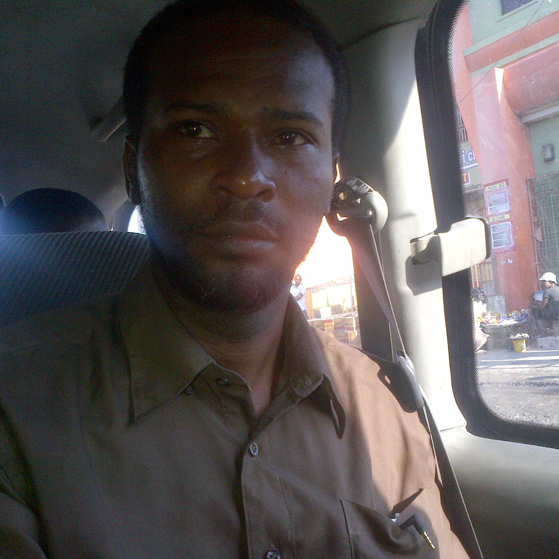 Junior_sakpase's profile picture. Enjoy your life in a positive way