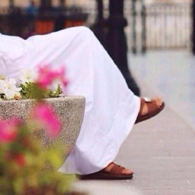 كاتب ،، ومؤلف ،، كتاب مبادئ وأسس علم الأجرام لااعرف المستحيل طموحي لا حدود له {اختلط سيلها والأبطح } ماجستير لغه عبريه “ )