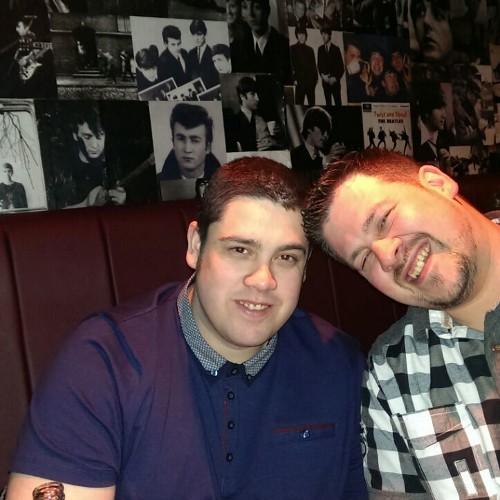 Hi im si or Simon if im naughty engineer from Runcorn two girls who I love to bits