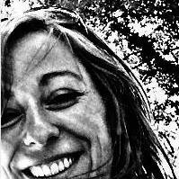 Graphiste, designer produit, je vis de ma passion de l'image.
