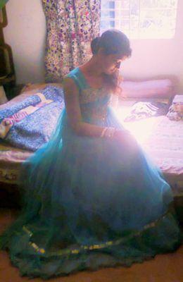 ltl bit crazy...simple...fun loving...lov to lov n take lov...hang out with frndz.. listening songz...dancing in evry lyric of a song.....lov my fmly n frndz.