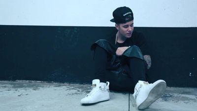 ♡♡♡♥♥♥Follow me and I follow you.Follow @ThanksEmisKilla . @justinbieber please follow me. I'm a killer,selenator and belieber..♥♥♥♡♡♡