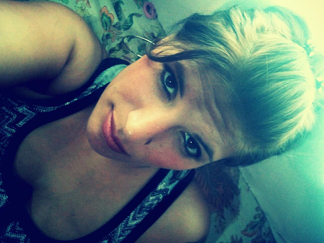 AMARTE ES MÁS Q MI DESTINO Y LA RAZÓN D MI EXISTIR..  Y SI UNA LAGRIMA DERRAMO CUANDO CANTO ESTÁN CANCION NO LA DETENGO XQ ES MI ALMA Q SE VA,SE VA CON VOS