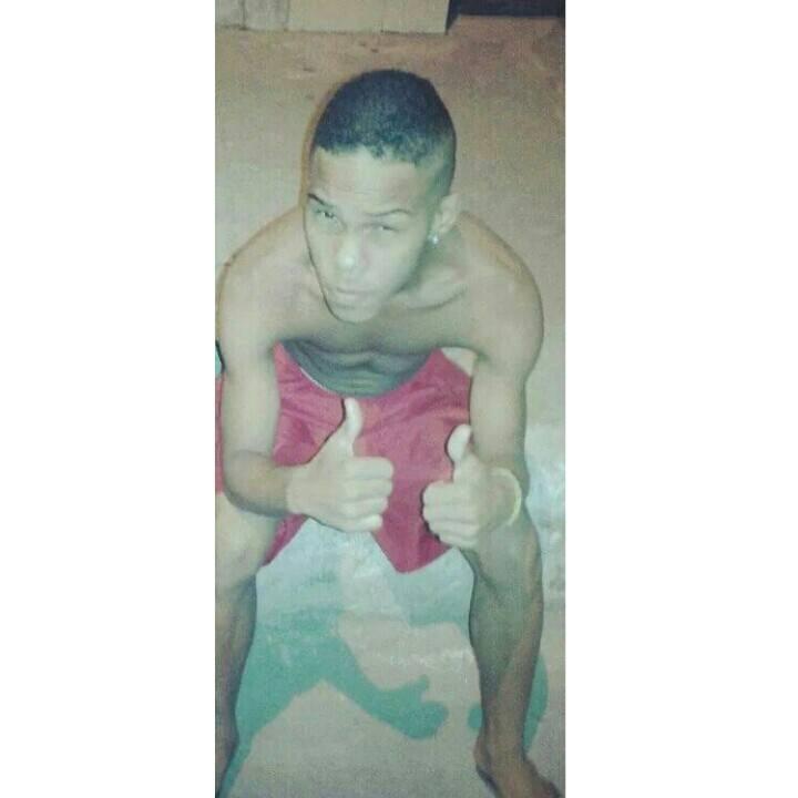 Só sou um menino Solteiro é mas nd ✌