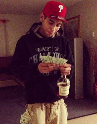 young living it with no regrets since a yougin i been a problem 19 Raised & born in Pr0v1d3nc3 RI ⚓snapchatkidboyahnz