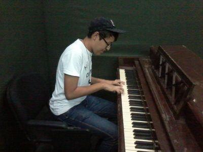 Cuando un escritor es lastimado derrama sus lagrimas en tinta #guitarrista #bajista