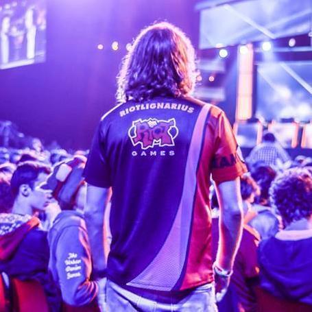 Ex-Community Coordinator, Associate Development Manager chez Riot Games.