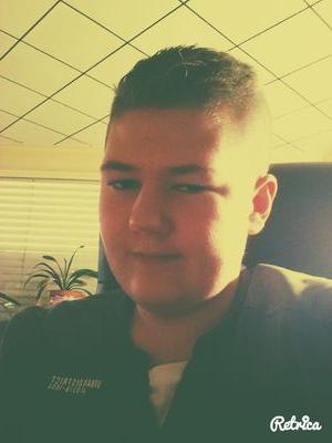 je suis blond au yeux bleu grand
célibataire
snap; hugues.stassin
kik; hugues25
viber hgt ...