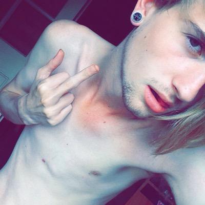 Nicki Minaj • 16 • Gay • Aus Follow me on Instagram: @gg.niggah Snapchat: nomnom6 Yeah whatever. Bye! ✋