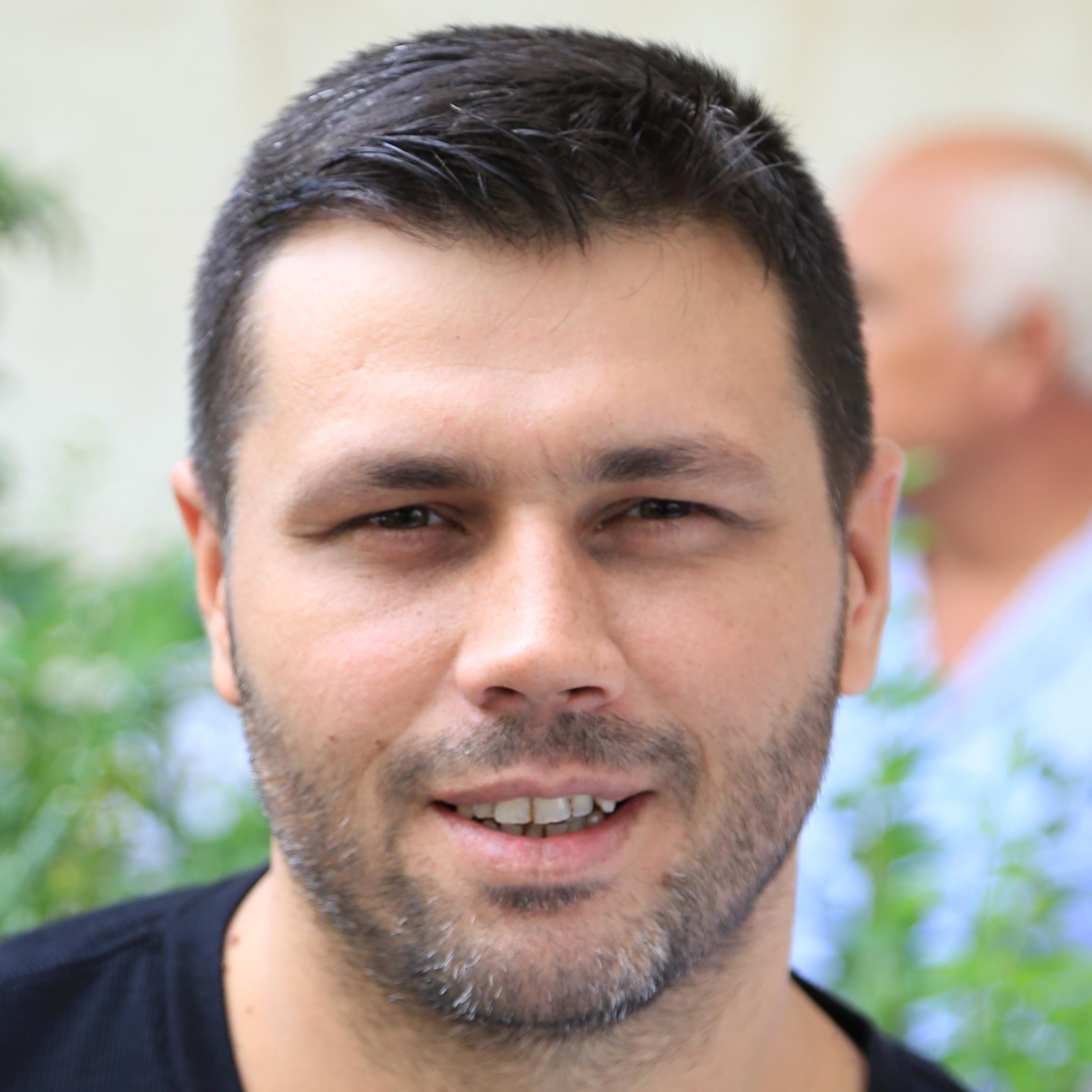 Birşeyin özünü ruhunu bilmezsen,birilerinin öğretmek istedikleri ile yetinirsin. Hayatınıda öğrendiklerinin üzerine oturtursun. (Oktan KELEŞ)