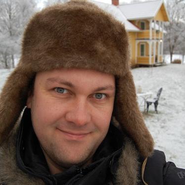 Utgavesjef i Nationen. Veksler mellom Grünerløkka og Värmland. Blogger om hus og hage på Grenseliv.