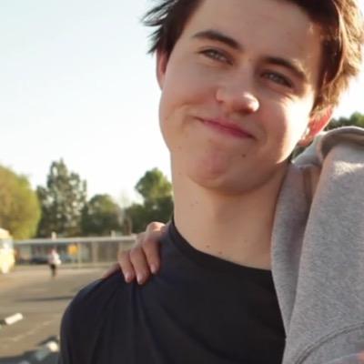 follow @quitenash ans turn on her notifications ( tweet proof ) for a dm to Nash Grier