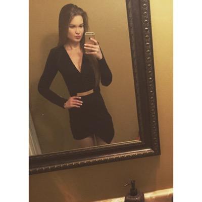 veeebrooke's profile picture. 18 | ..not much more to say, my tweets are weird.