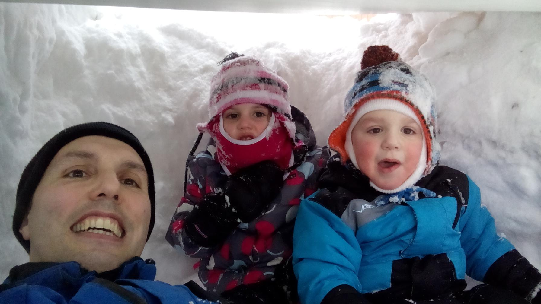 Papa / mari / sergent / patrouilleur-enquêteur à hydro-québec / étudiant / une vie bien remplie !