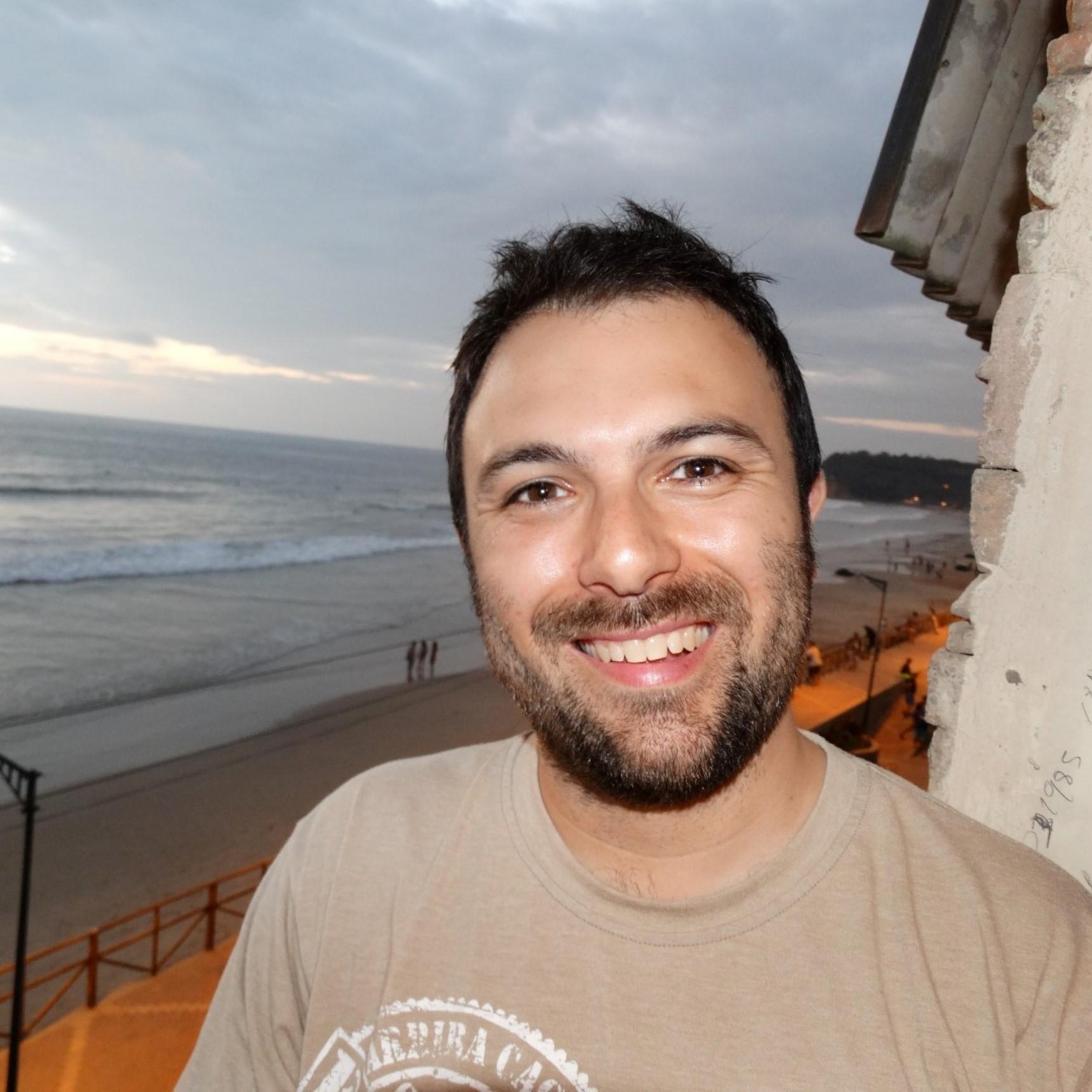 grumulo's profile picture. Más que pelear por un sueldo decente a cada fin de mes ....