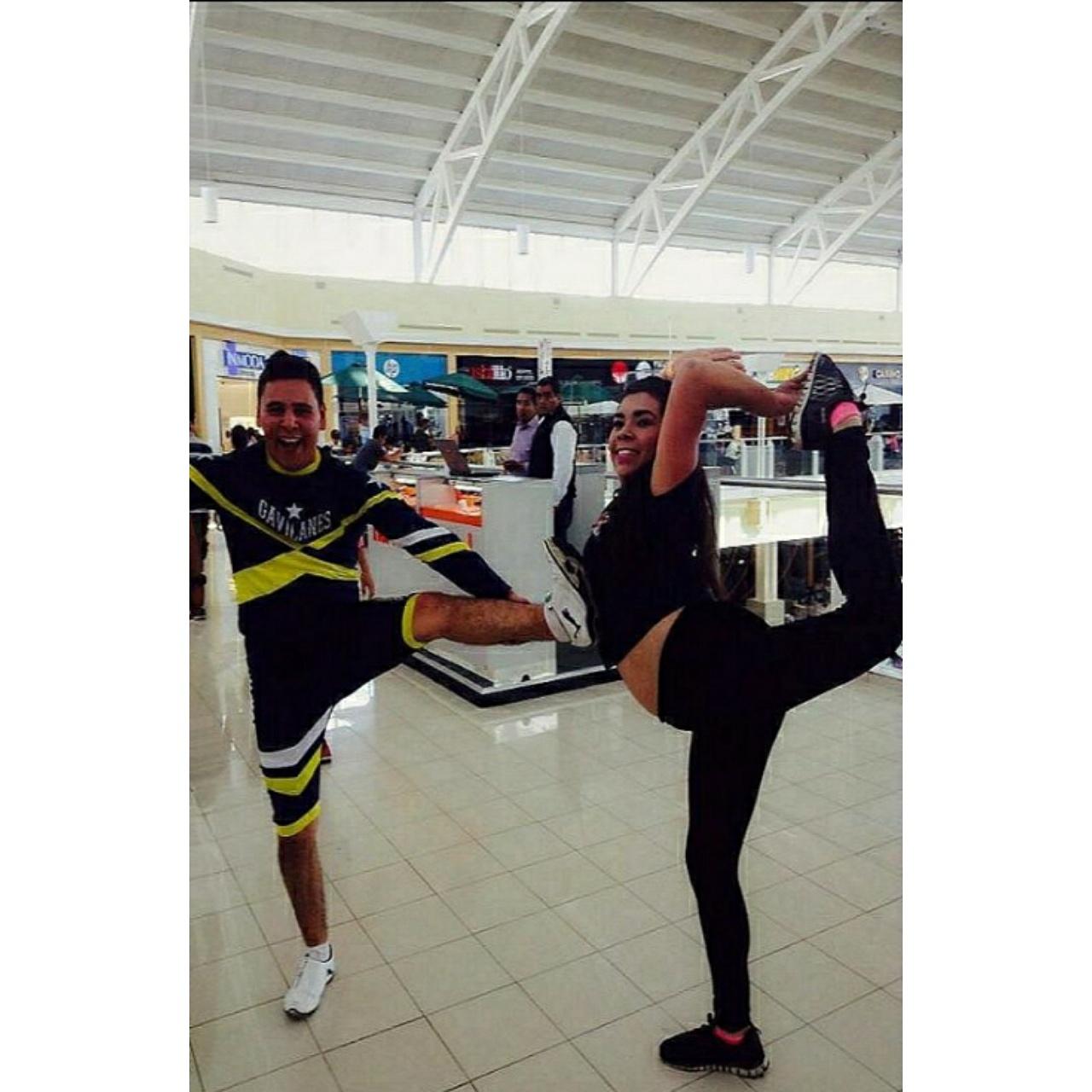 Would he say he’s in L-O-V-E? hahahahahhaha mi vida se define con un hahahah siempre me rio de todo y de ti :D :*
