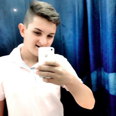 O mundo está nas mãos daqueles que têm a coragem de sonhar e de correr o risco de viver seus sonhos ... ✌️