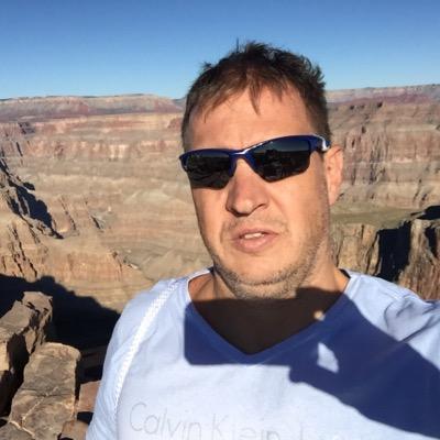 conservador nos costumes, liberal na economia, apaixonado por tecnologia.