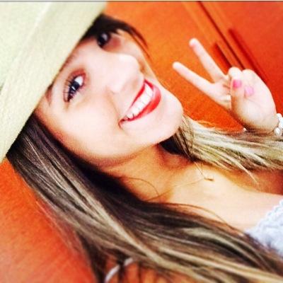 ela só quer viajar daqui pra qualquer lugar .. ✈️