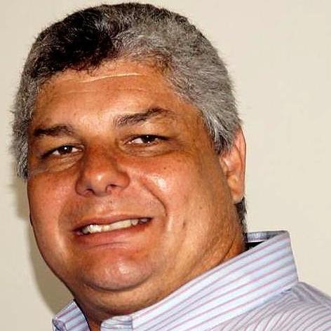 Admiro a verdade e não me deixo conduzir por opiniões que neutralizem os meus sonhos, pois tudo que almejo realizo.