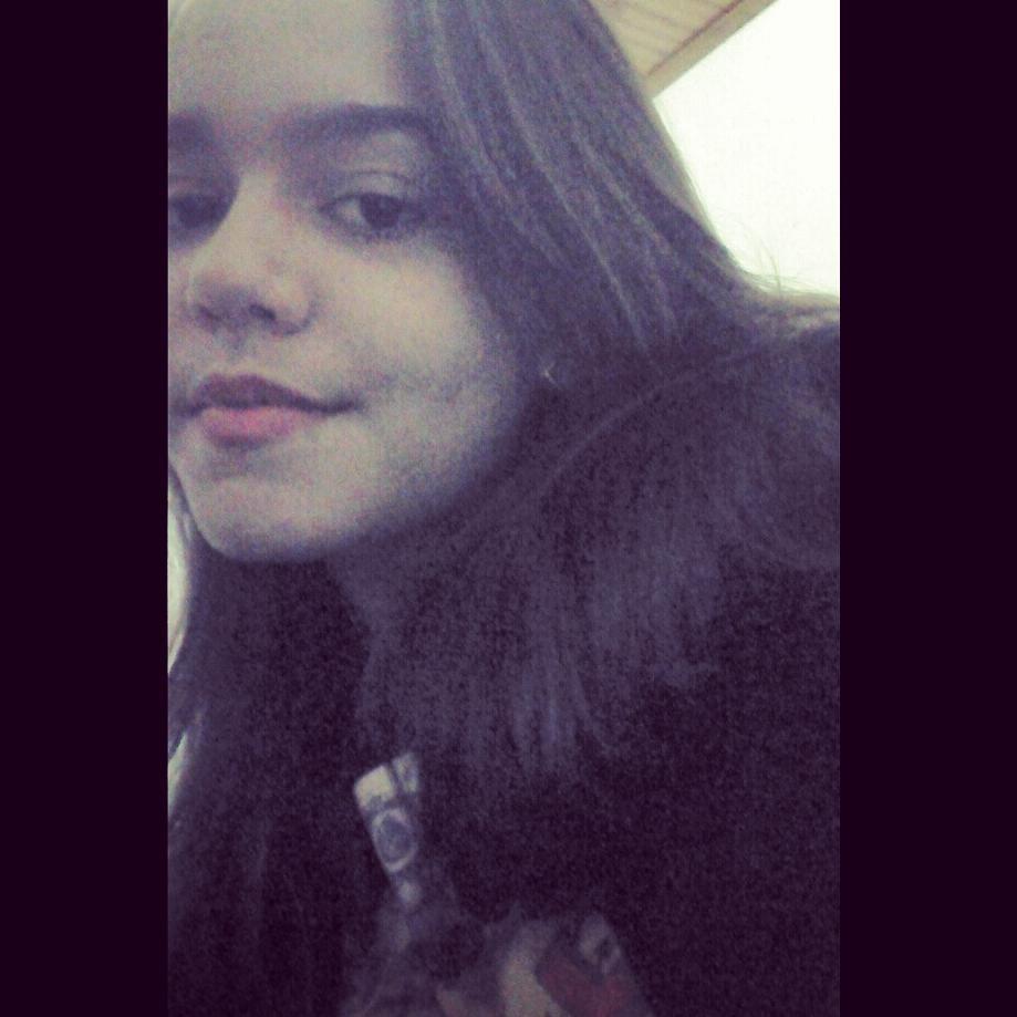 Sou Mineira, jogadora de #Basketball, risonha, CB!, feliz, fascinada por Rock'N'roll, sagitariana e sou a garota que se sente mais amada nesse mundo!