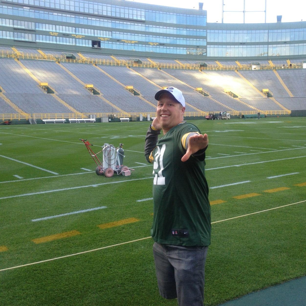 Canadian fan of Everything Boxing, NFL ( Green Bay Packers).Craft bottle shop owner. Craft Beer Nation