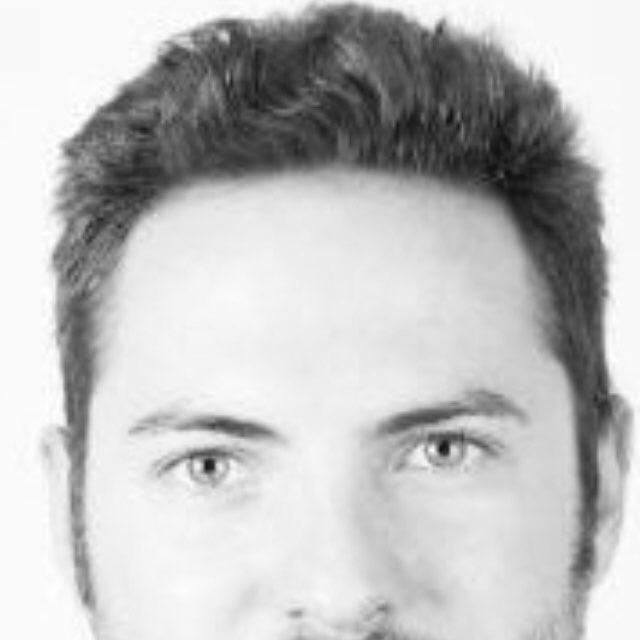 soy más de leer que de escribir y cuando lo hago son opiniones personales. No te lo tomes mal, o si, me da igual, odio que hablen mientras interrumpo