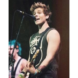 GO FOLLOW @LHEMMINGSWBU IF UNFOLLOWED THANK YOU LOVE YA LOTS