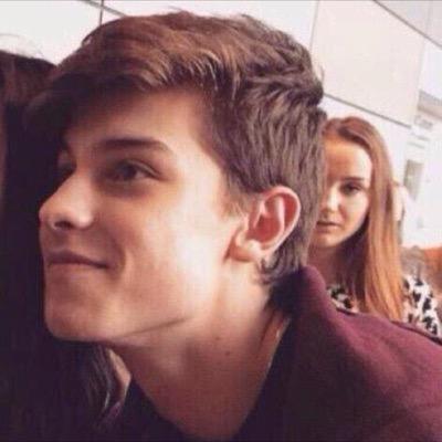 follow @johnsongeese tweet me if you want a dm to shawn, both jacks,ricky dillon jc, dylan dauzat or crawford