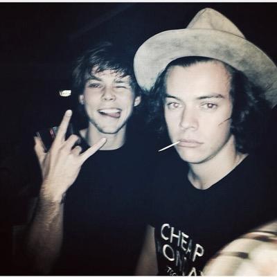 free follow from @tmhsos aye ! i will rt your stuff on here since i can't follow you on @tmhsos (im on follow limit)