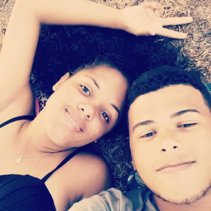 Apenas me Ame no momento em que eu menos merecer pois é ai que eu mais preciso ♥ !