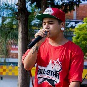 Jovem Rapper do Grupo C.P.I