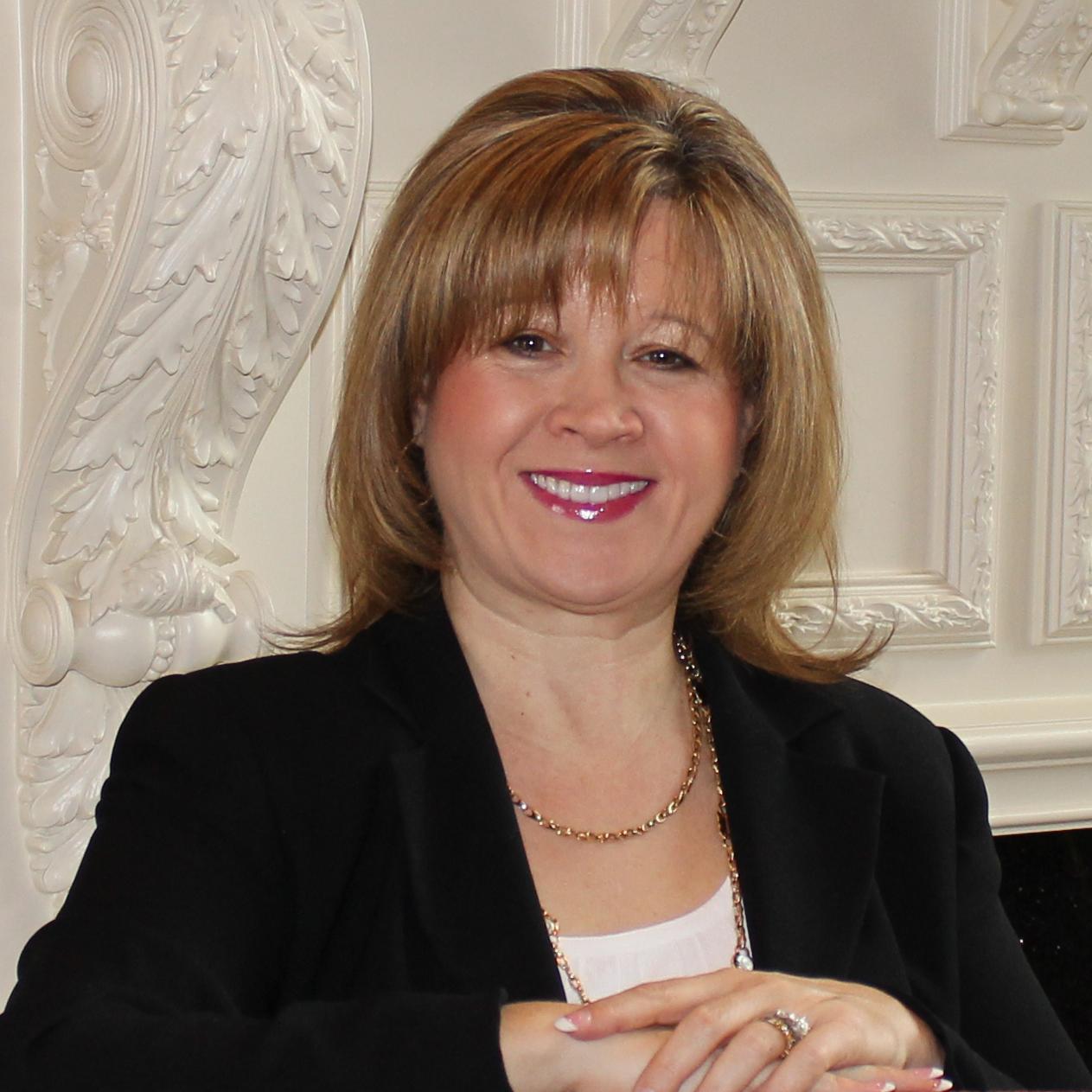 CBApexLoriArnol's profile picture. 