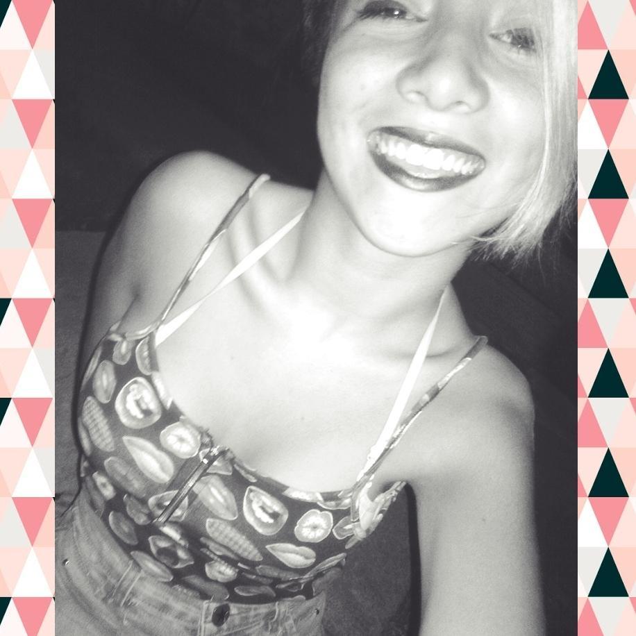 KatiiRomo's profile picture. Pies no me fallen ahora, llévenme hasta la línea final ♪