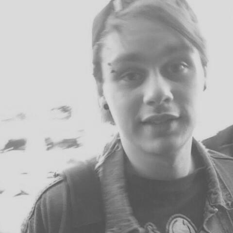 free follow,; go follow @bitchinjh + ask for a dm to @luke5sos