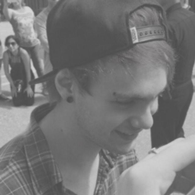follow,; go follow @bitchinjh + ask for a dm to @luke5sos