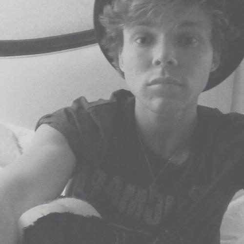 free follow,; go follow @resonantlrh + ask for a dm to @luke5sos