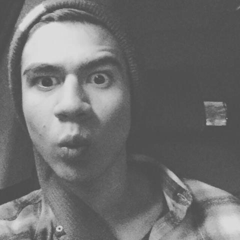 free follow,; go follow @resonantlrh + ask for a dm to @luke5sos
