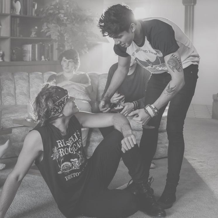 free follow,; go follow @bitchinjh + ask for a dm to @luke5sos