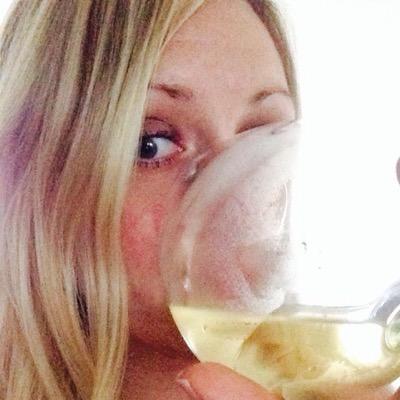 Canadian Realtor Mama of 3, momprenuer, lover of my family, friends, working out, wine & networking!