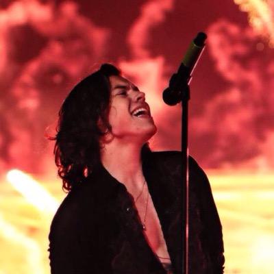 hi! I hope everyone has an amazing day! and if you would like to get help with a CALUM follow, @tupacliam would DM your name if you follow her!