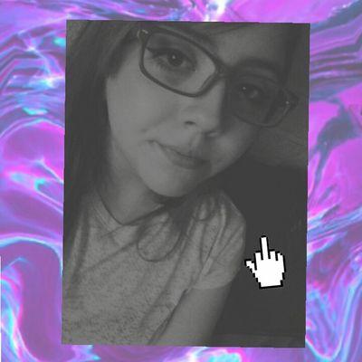 Hiiii, Directioner, 5SOSFAM, i love penguins, i want pizza everyday and bla bla bla.